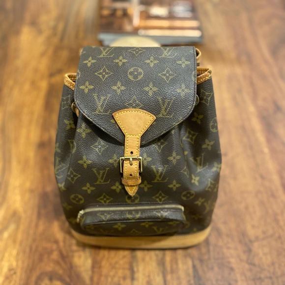 Louis Vuitton Montsouris MM Backpack - Picture 3 of 9